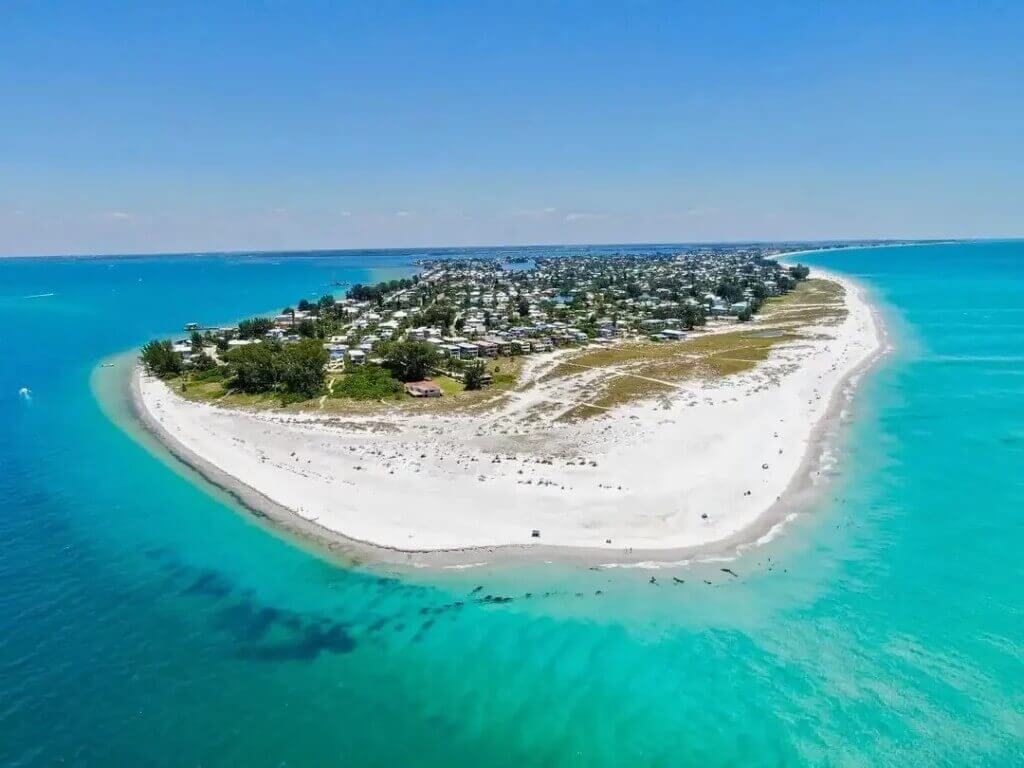 Insider Tips Every Bradenton Beach Airbnb Host Should Share with Guests