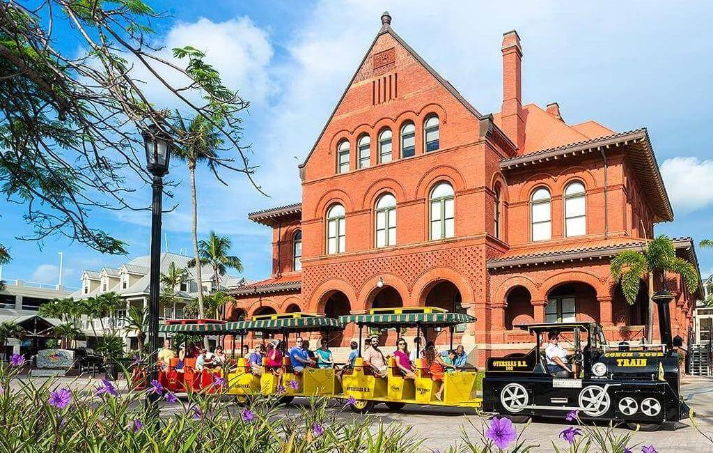 The Ultimate Guide to Profitable Paradise: Why Airbnb in Key West is a Must-Invest Opportunity