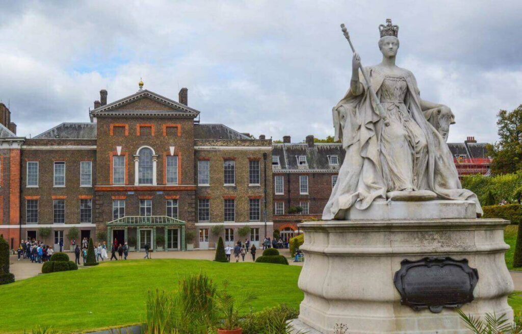 Surprising Reasons Why Investing in Airbnb in Kensington is a Game-Changer