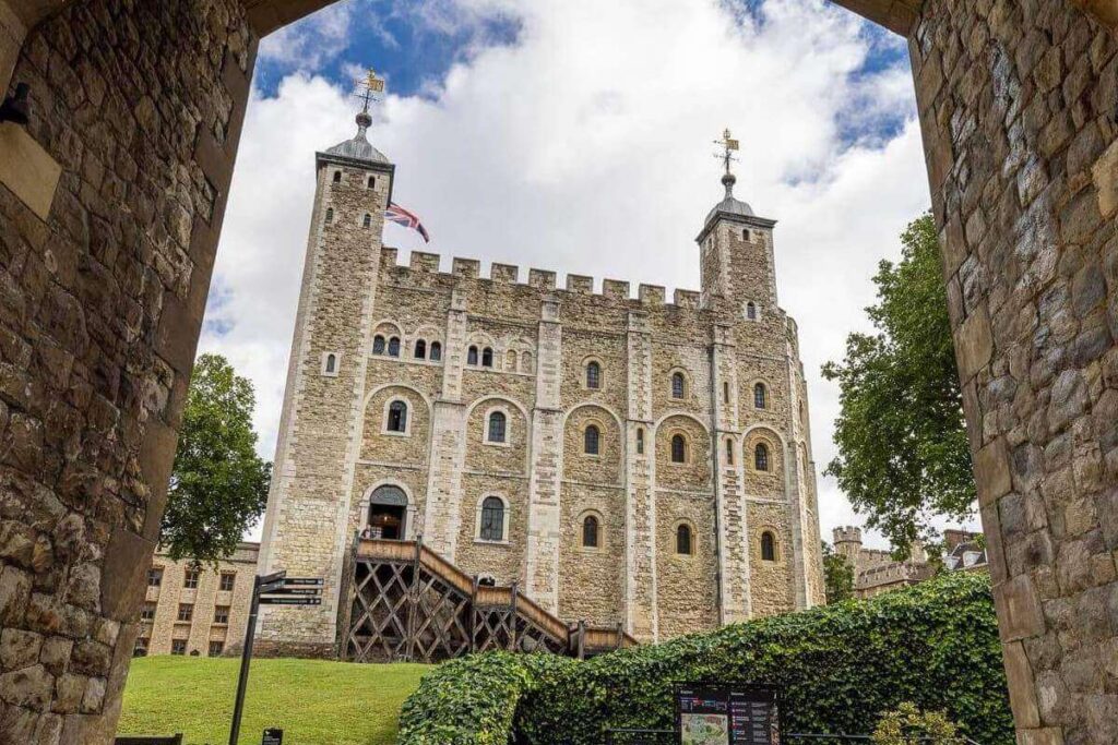 Top 5 Reasons Fulham Reigns Supreme for Airbnb Hosts