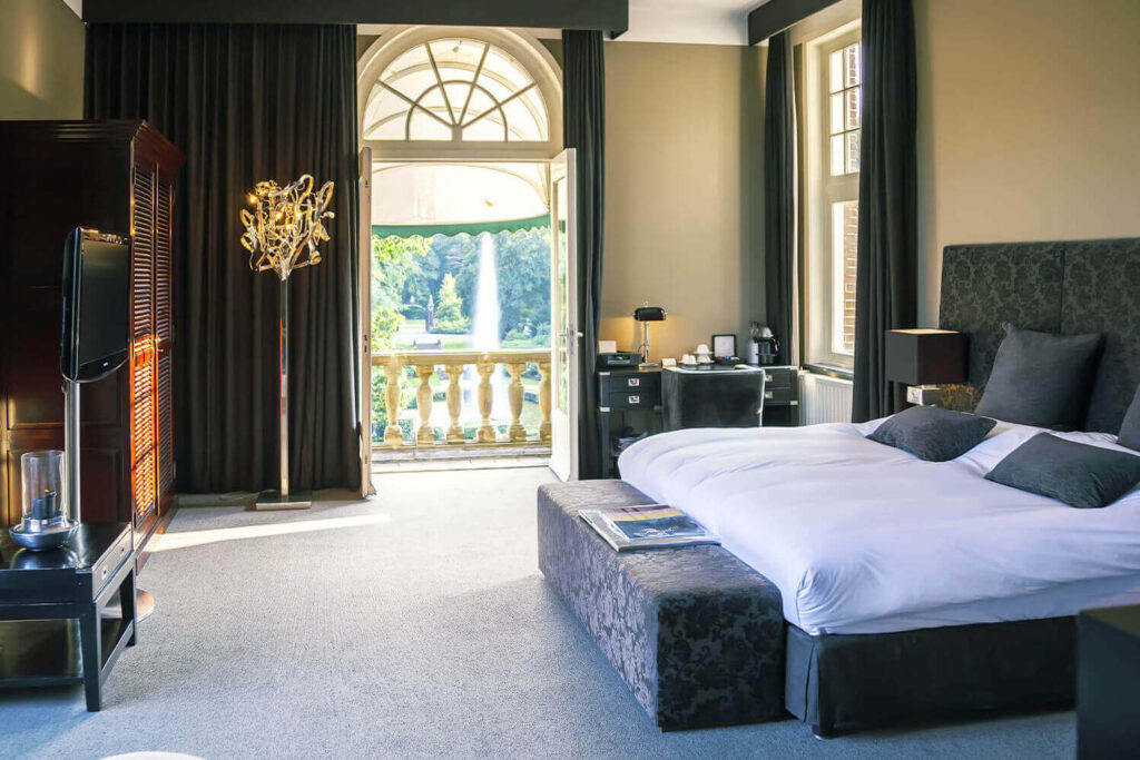 The Art of Hosting: Gleaning Wisdom from Luxury Hotel Standards for Airbnb Success