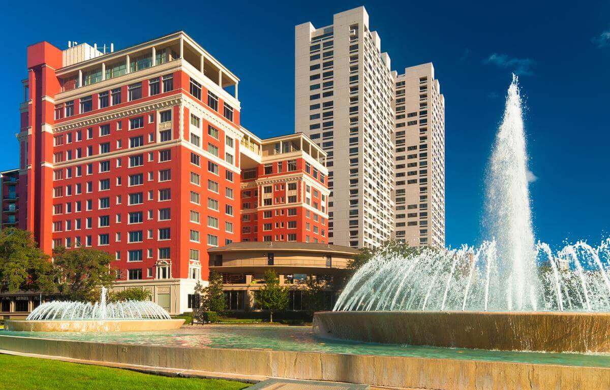 Discovering the Best Airbnb Condos in Houston Metro